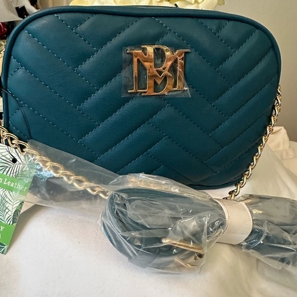 NWT! Badgley Mischka Quilted Camera Crossbody Bag Dark Green Gold Accents - Picture 4 of 9